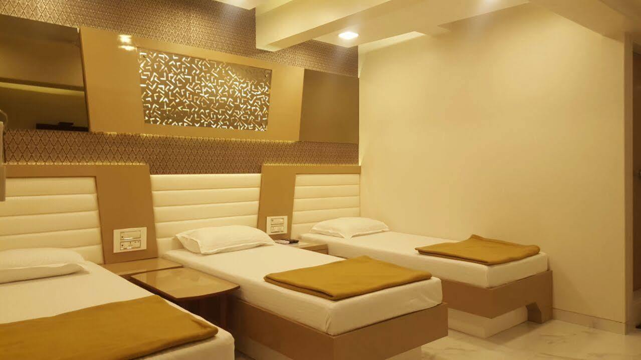 Oyo 28893 Hotel Gulf Bombay Esterno foto