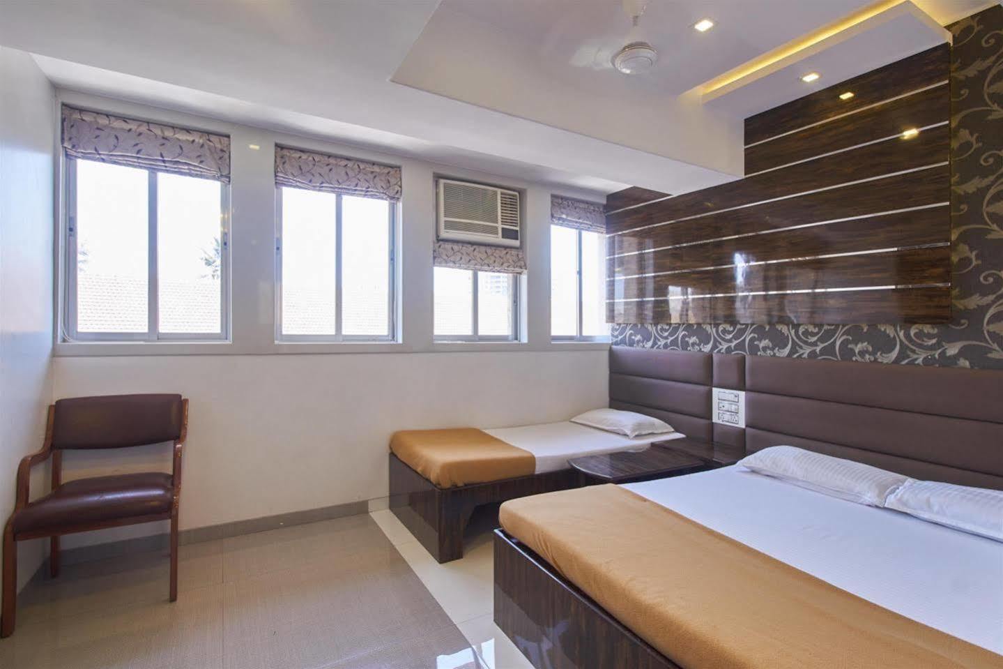 Oyo 28893 Hotel Gulf Bombay Esterno foto