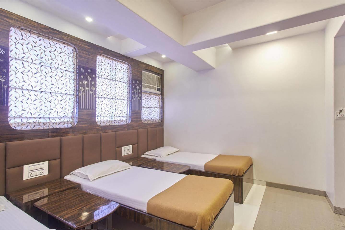 Oyo 28893 Hotel Gulf Bombay Esterno foto